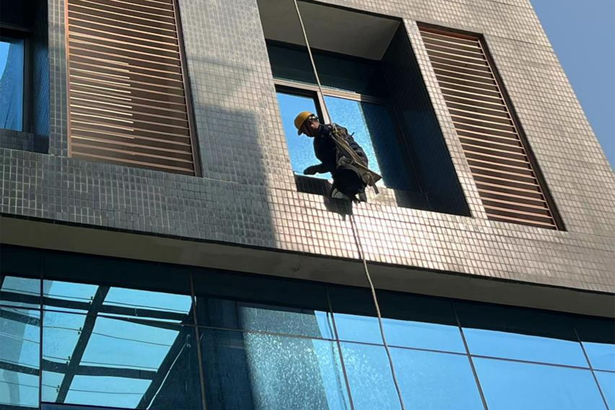 廣東省檢驗檢測認證集團質檢樓屋麵 維修防水工程